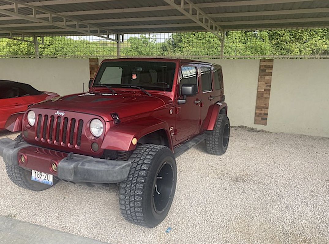 JEEP WRANGLER BORDEAUX SPECIAL EDITION HUREN CURACAO